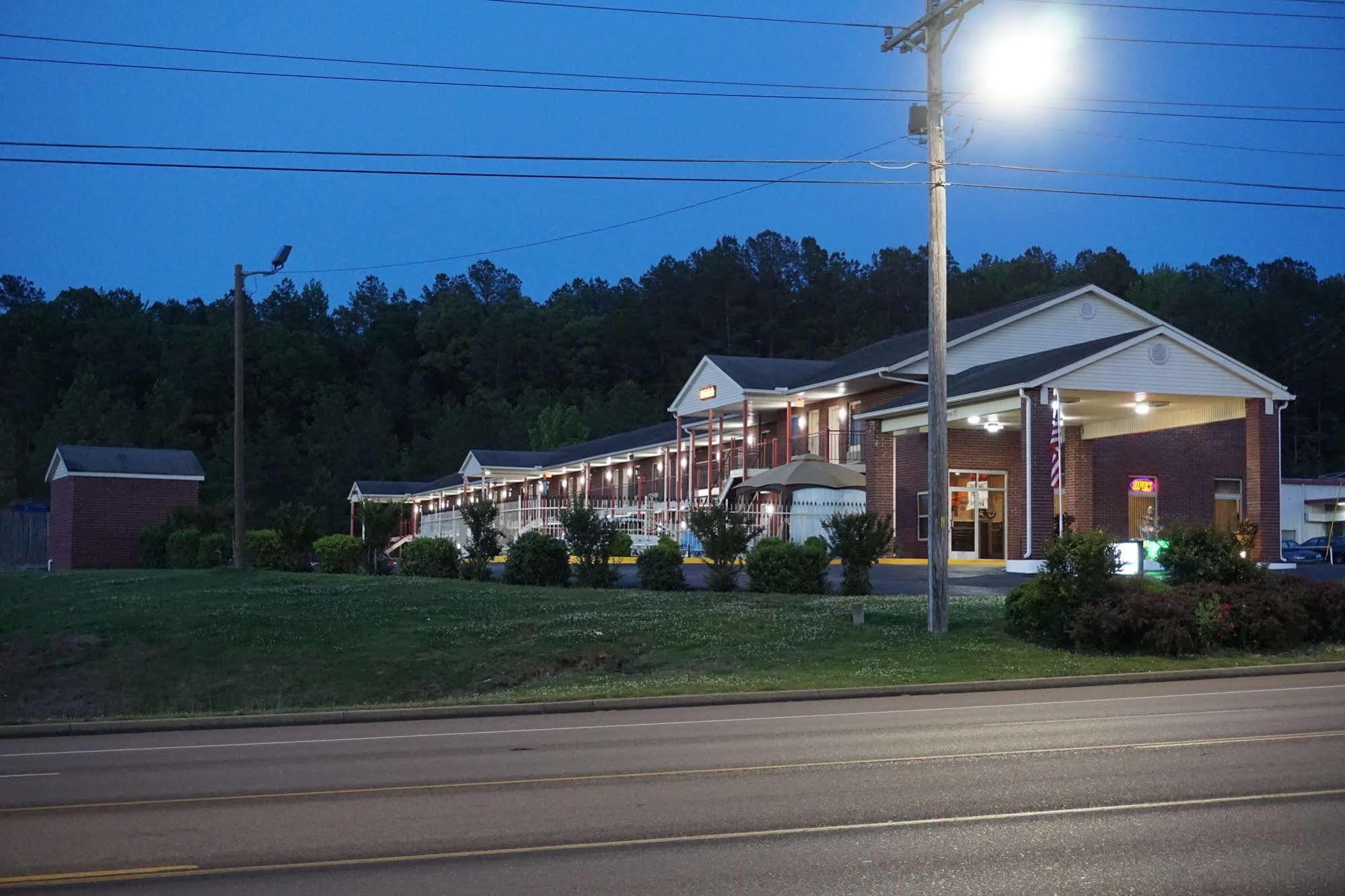 Star Plus Inn & Suites Selmer Exterior photo