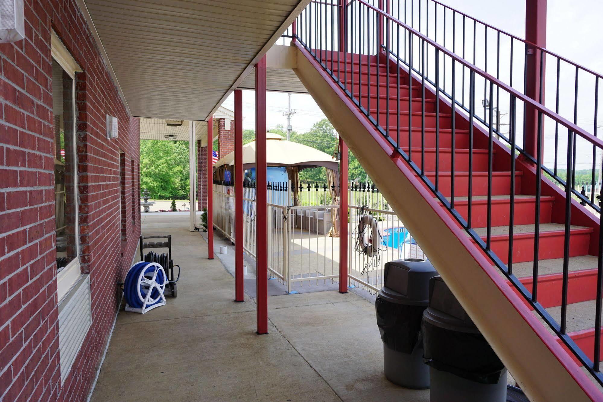Star Plus Inn & Suites Selmer Exterior photo