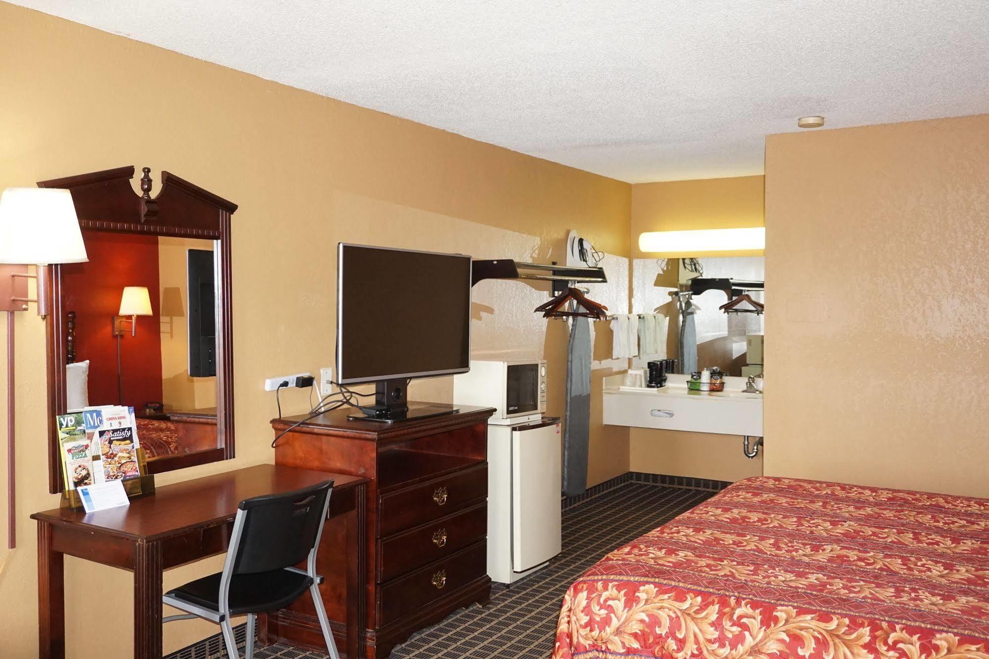 Star Plus Inn & Suites Selmer Exterior photo